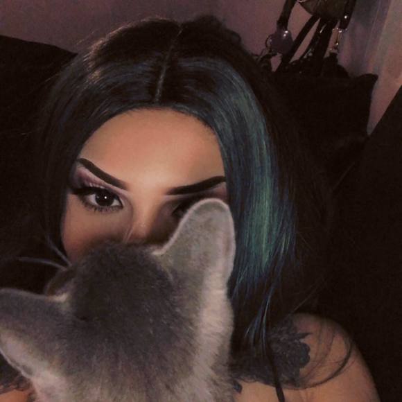 Meet your Posher, Nicole juliana - Picture 1 of 1